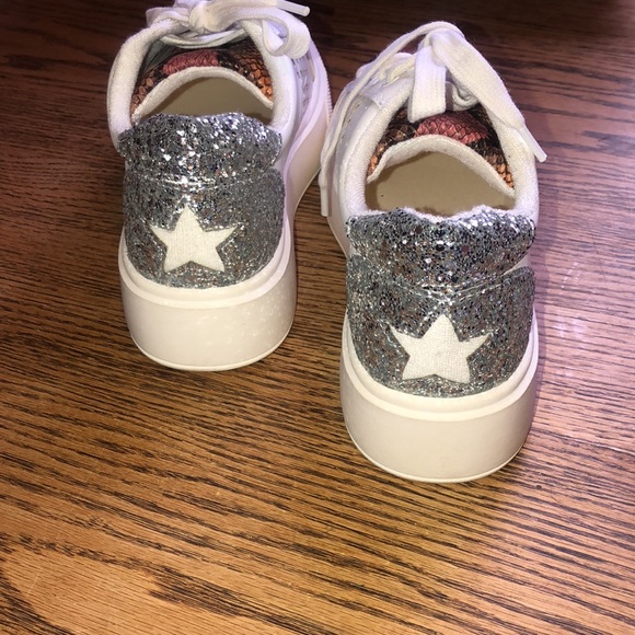 NWT JLO Women’s athletics shoes 6 1/2 medium. 1 1/2 inch heel. - Picture 6 of 8